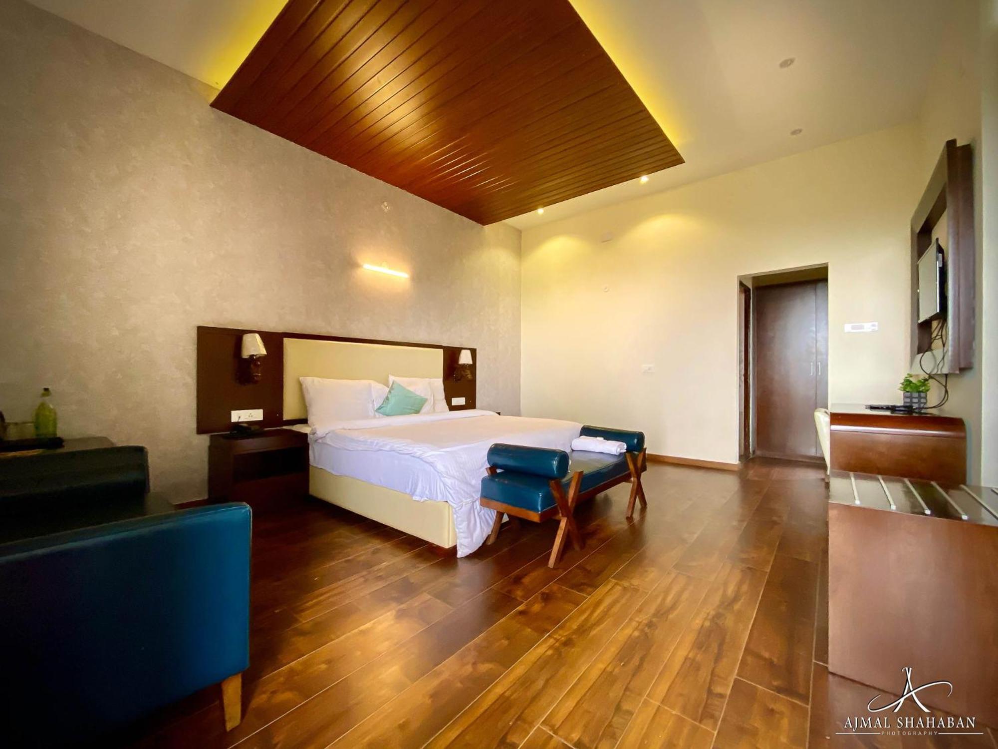 Hotel Mountain Trails Ooty Esterno foto
